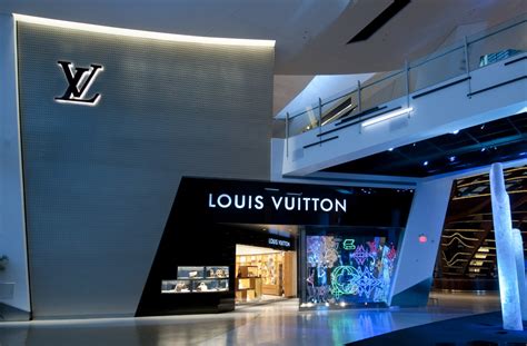 dichtstbijzijnde louis vuitton locations|Louis Vuitton las vegas locations.